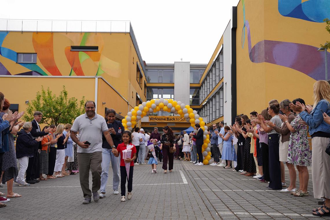 Mit zwei Sprachen und einem Kompass ins neue Schuljahr